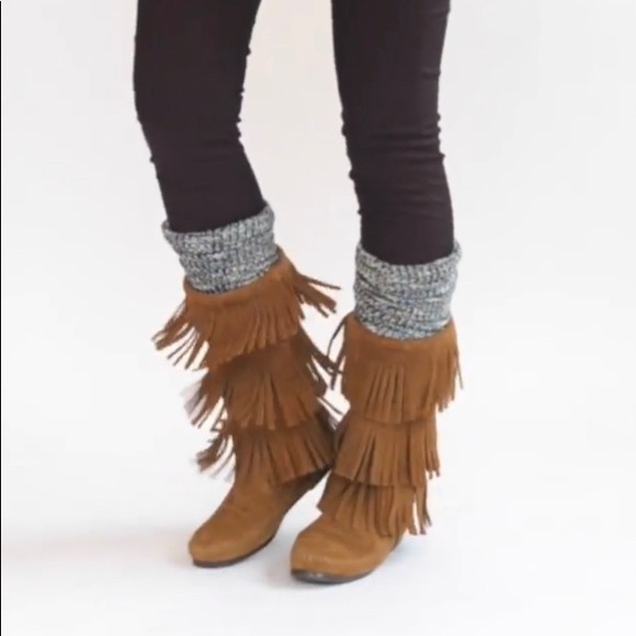 Minnetonka 3 layer fringe boots - Picture 8 of 10